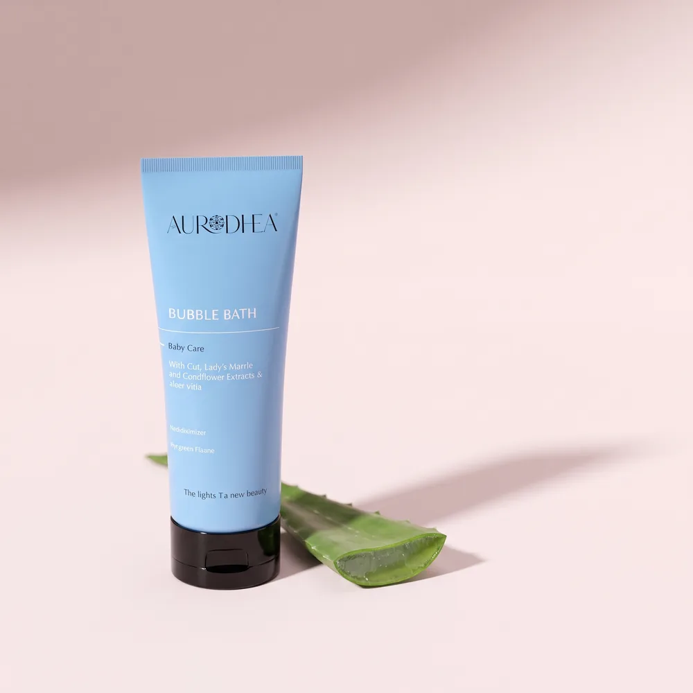 Aurodhea Baby Schaumbad mit Hafer, Frauenmantel, Echinacea & Aloe Vera